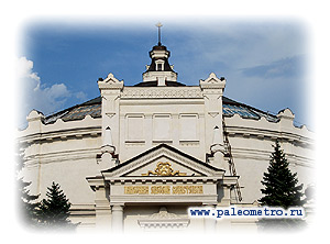 Вход в здание Панорамы Оборона Севастополя